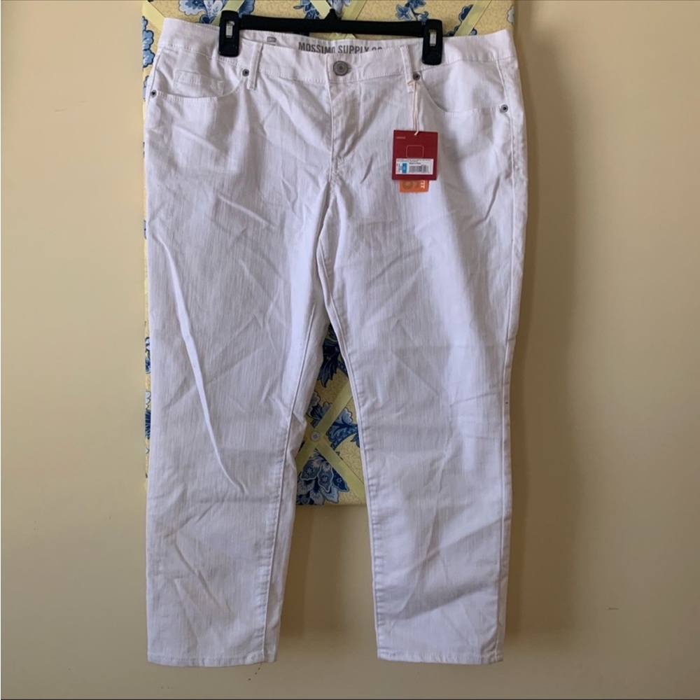 Mossimo Supply Co. Size 17 White Cropped Jeans NWT